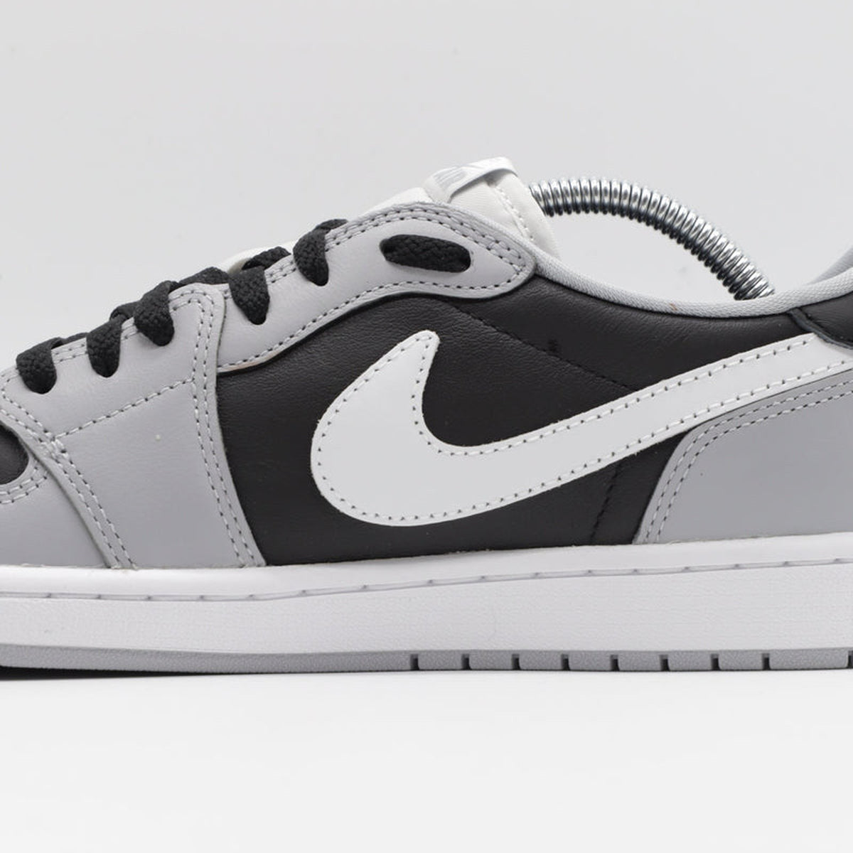 Nike Jordan 1 - Charcoal